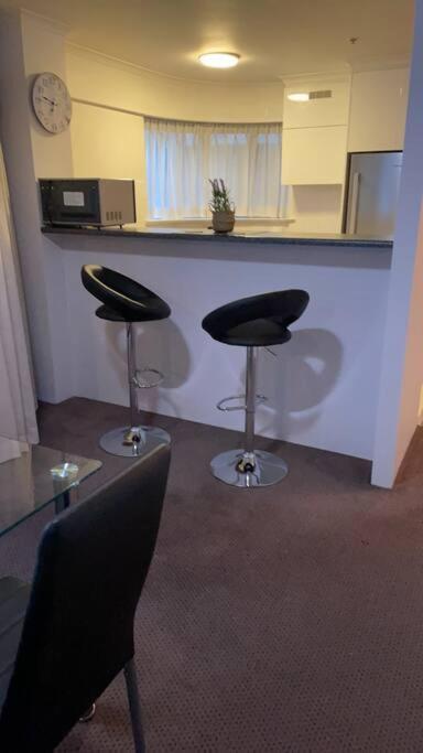 2 Beds 2 Baths Apt In Braddon Cbd - Pool, 1 Free Parking, Gym Appartement Canberra Buitenkant foto