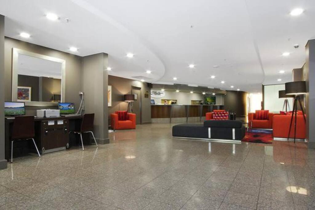 2 Beds 2 Baths Apt In Braddon Cbd - Pool, 1 Free Parking, Gym Appartement Canberra Buitenkant foto