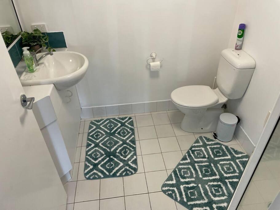 2 Beds 2 Baths Apt In Braddon Cbd - Pool, 1 Free Parking, Gym Appartement Canberra Buitenkant foto
